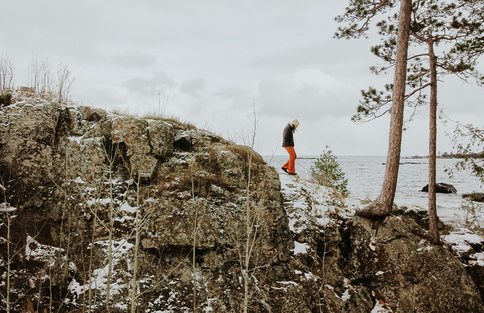 How to stay safe and warm during winter hikes